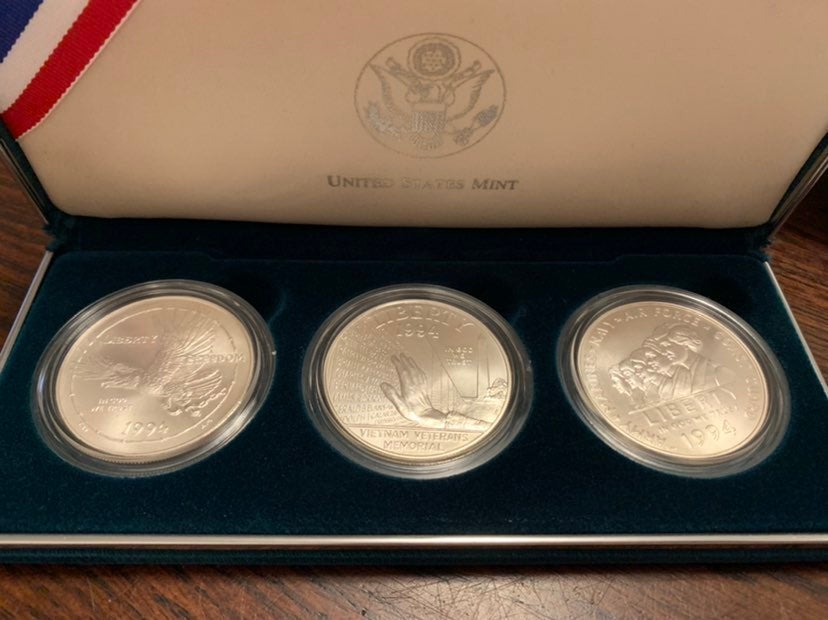 U.S. Veteran Commemerative Silver Dollar Coin Set 1994