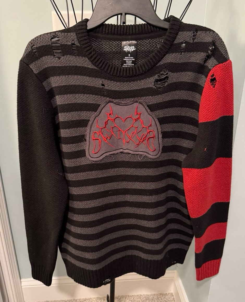 NEW Swixxz Cyber Heart sweater Small S Red Small Women’s