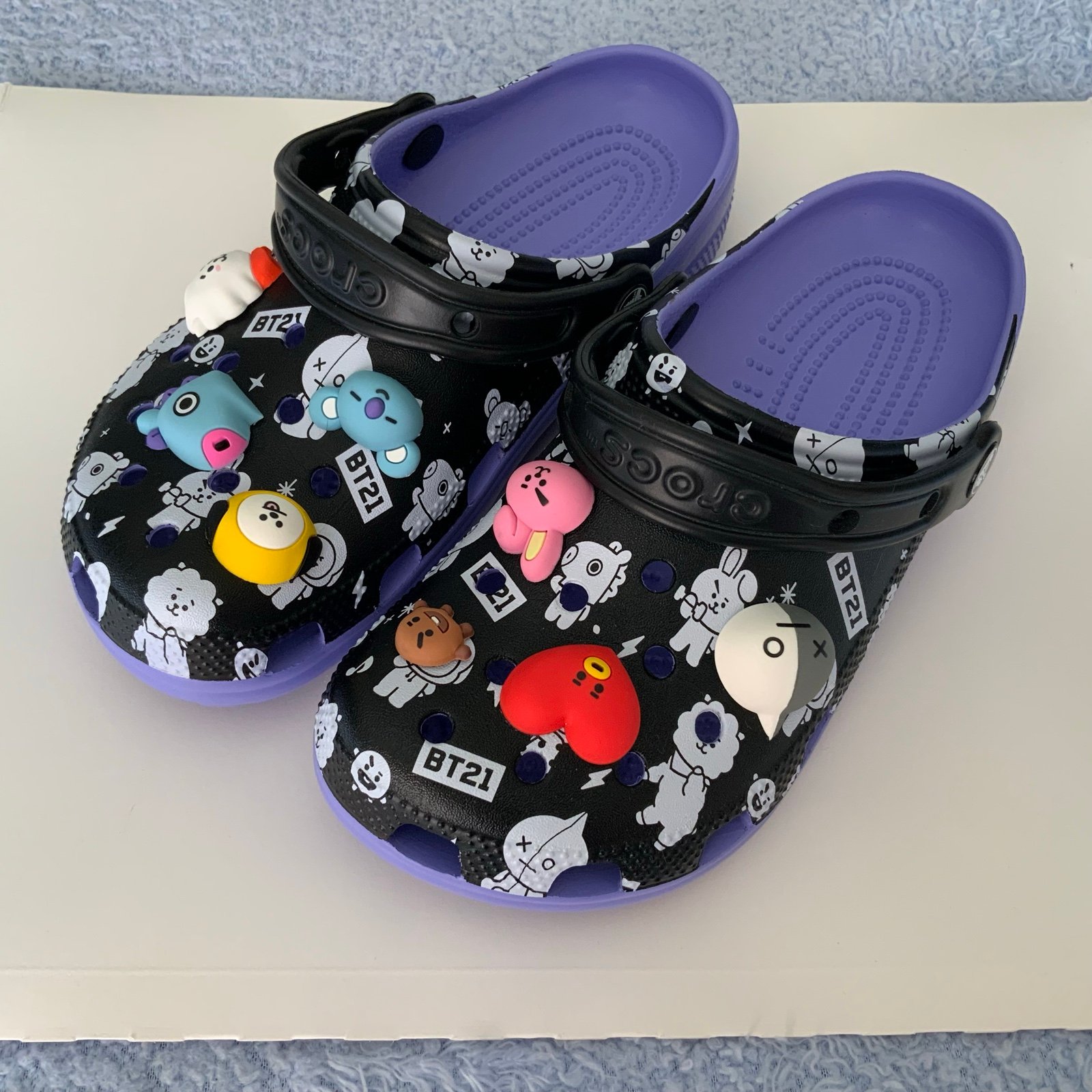 BT21 x Crocs with Jibbitz Size Women's 8, Men's 6