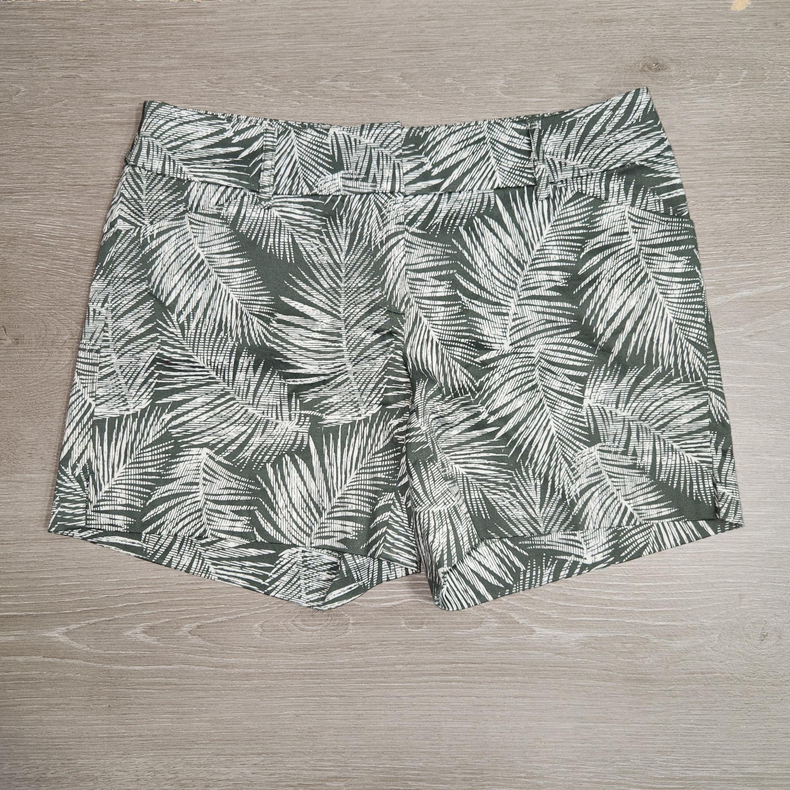 White House Black Market Green & White Palm Leaf Print 5” Shorts  Women Size 0