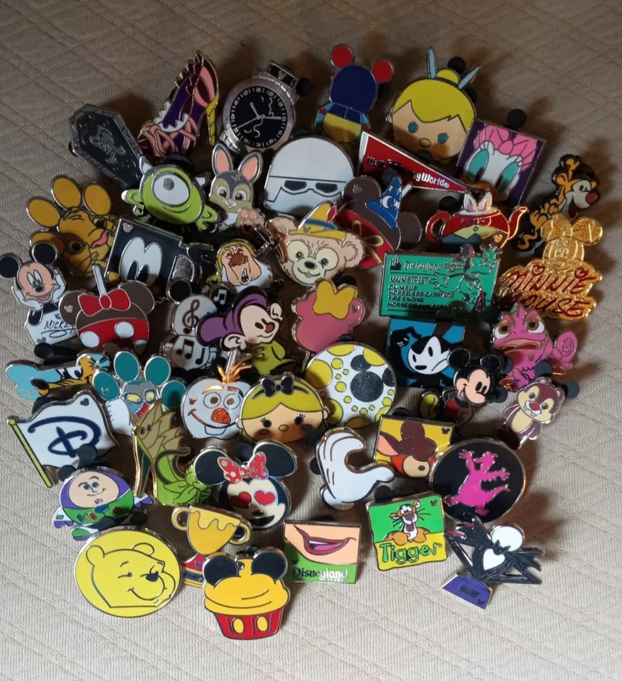 DISNEY PIN TRADING LOT 50