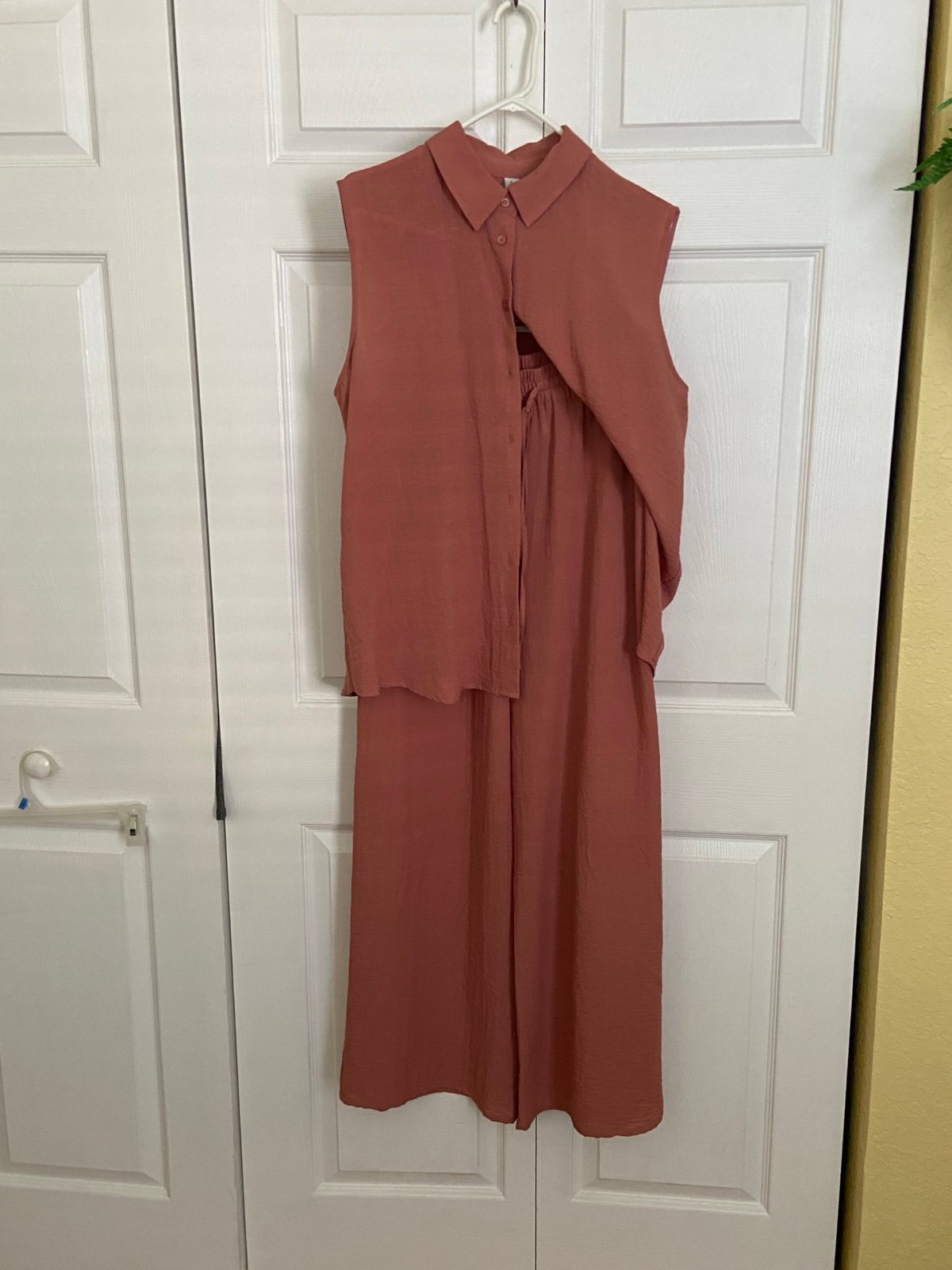 Joie gorgeous dark pink set pants and blouse