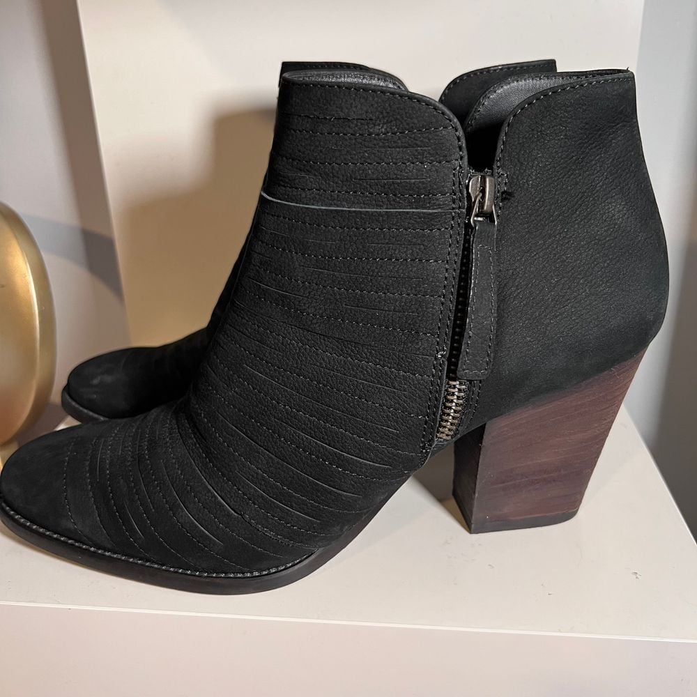 Paul Green Textured Leather Ankle Boots w/Stacked Heel & Side Zip Detail-SZ 7