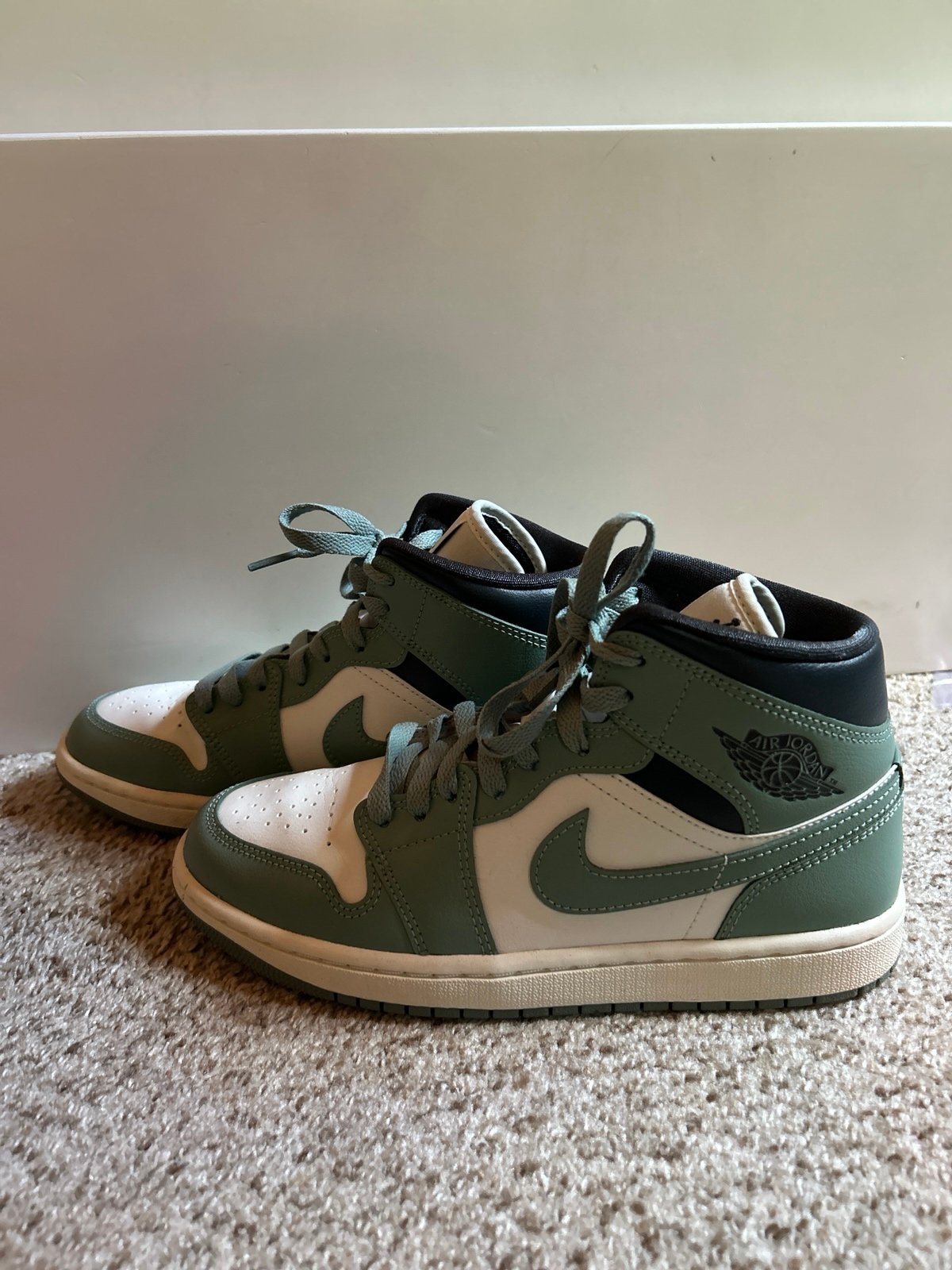Jordan 1 air mids