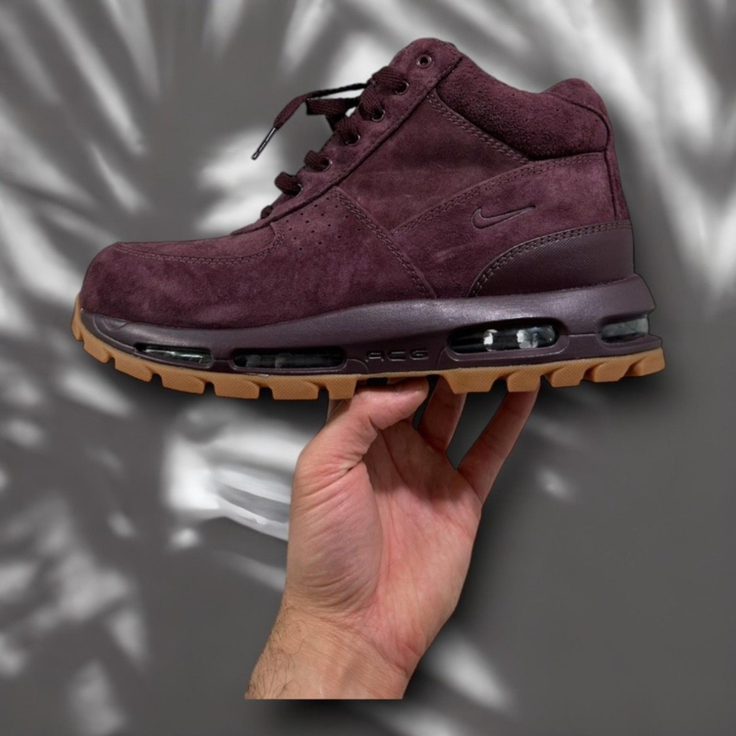 Men's Size 9.5 Nike Air Max Goadome ACG Suede Boots