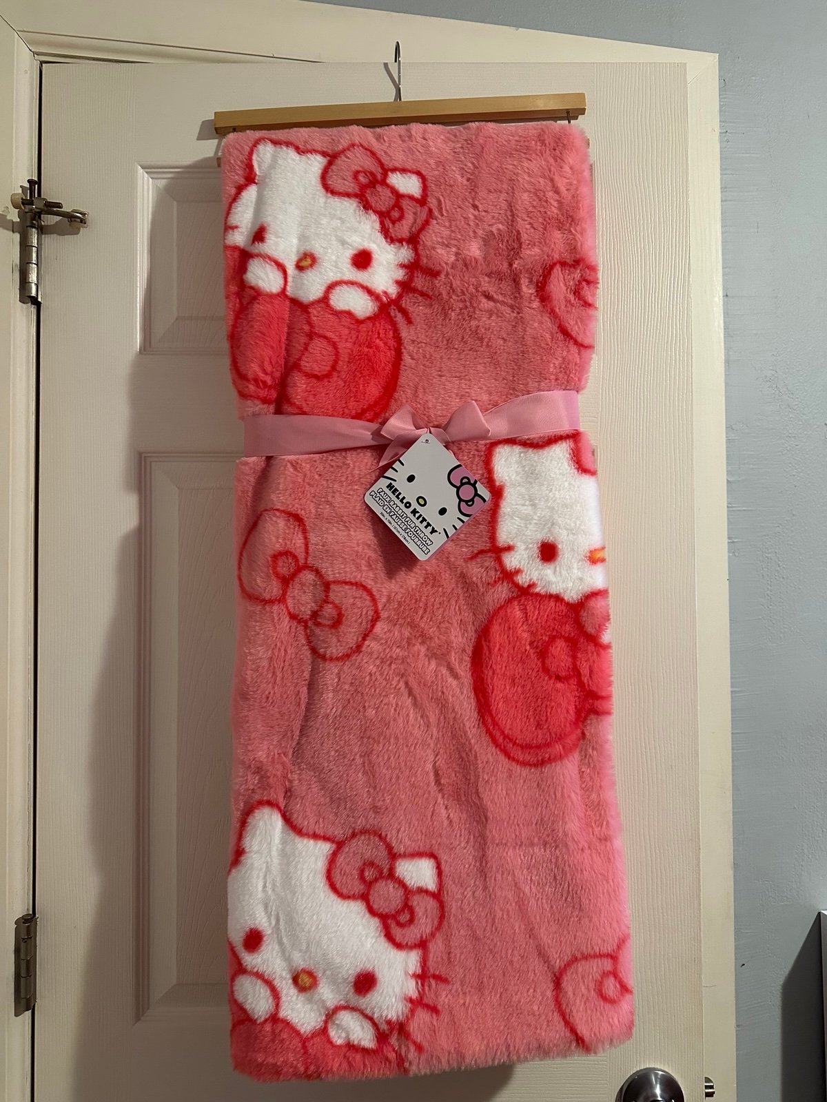 Hello Kitty Bow Throw Blanket