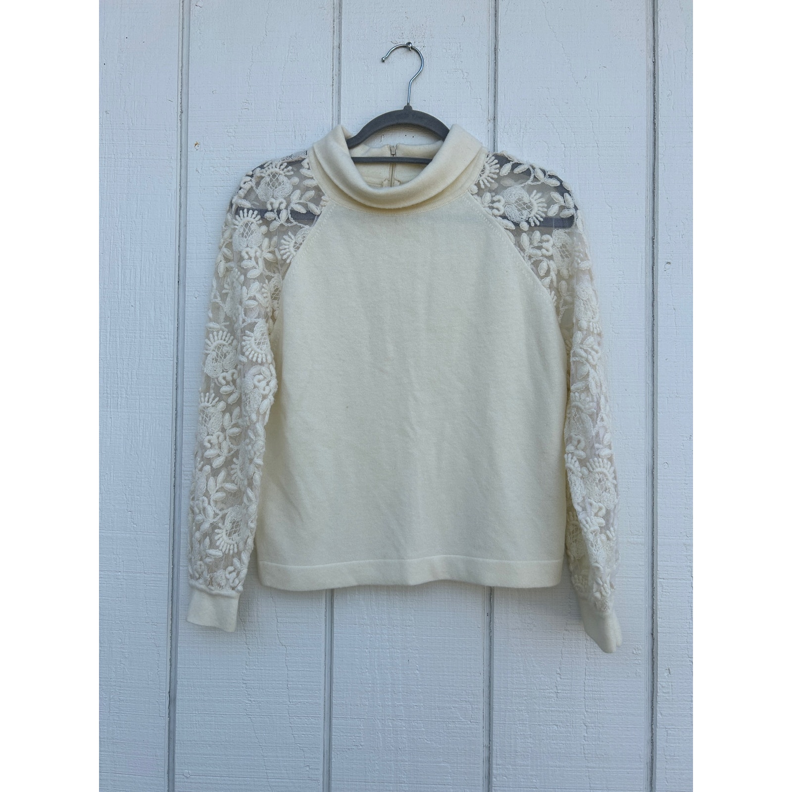 Talbott Taralan SUPER Cute Off White Vintage Sweater With Lace Flower Sleeves
