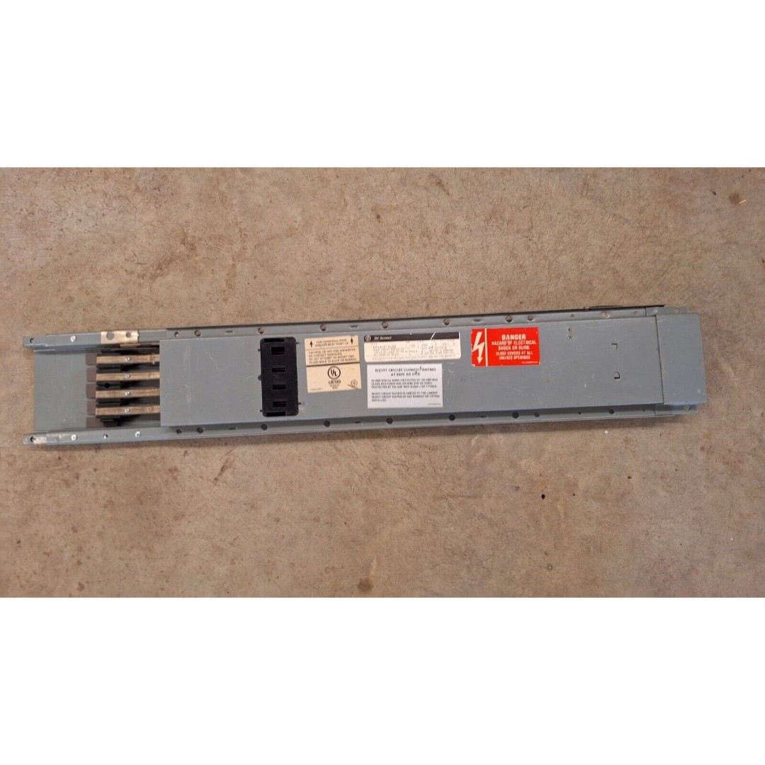GE DP4GC01SL02 - 100 Amp, 600V, 3Ph DH Busway Component