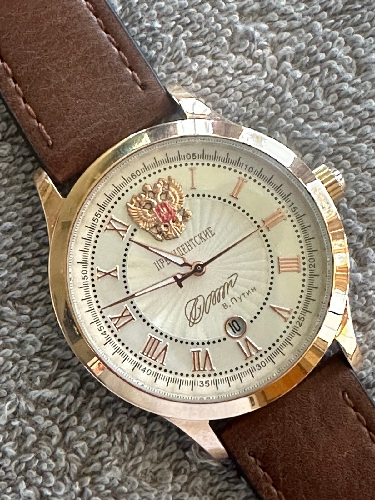 Gold tone Men's watch.