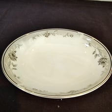 Royal Doulton Winter Rose Oval 9 3/4 Vegetable Serving Bowl H5129