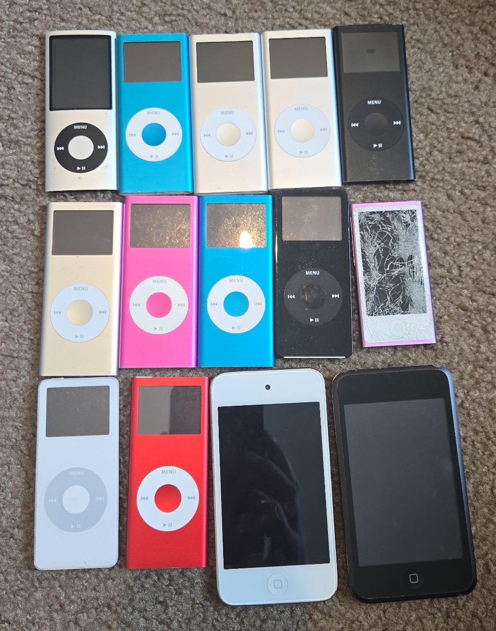 Apple Ipod Lot for parts/broken