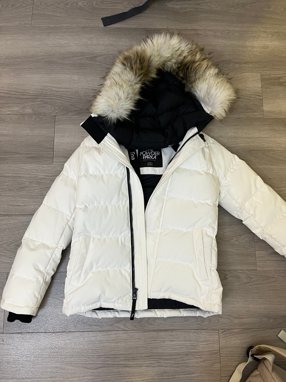 Aritzia babaton powder parka white short