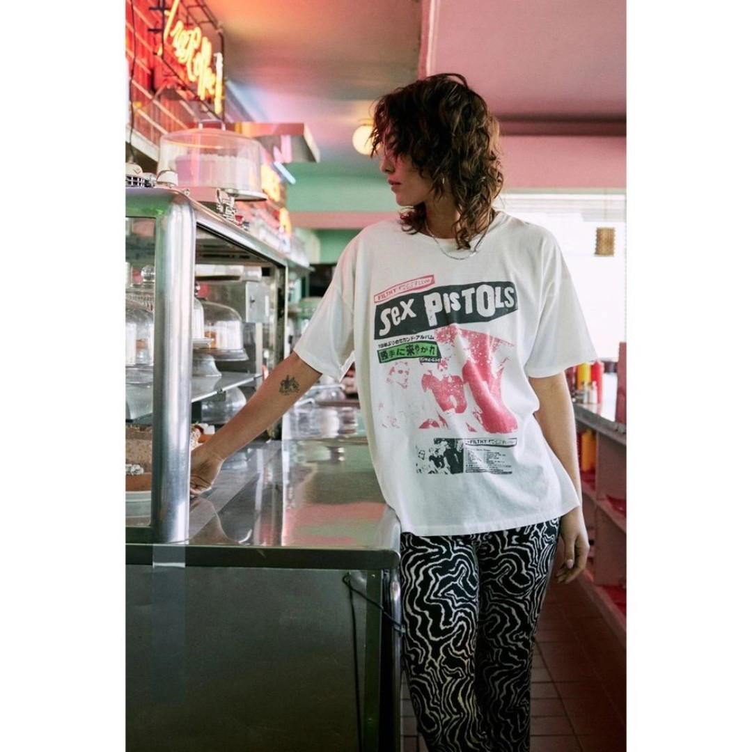 New Daydreamer Sex Pistols Live in Japan white graphic tee Medium