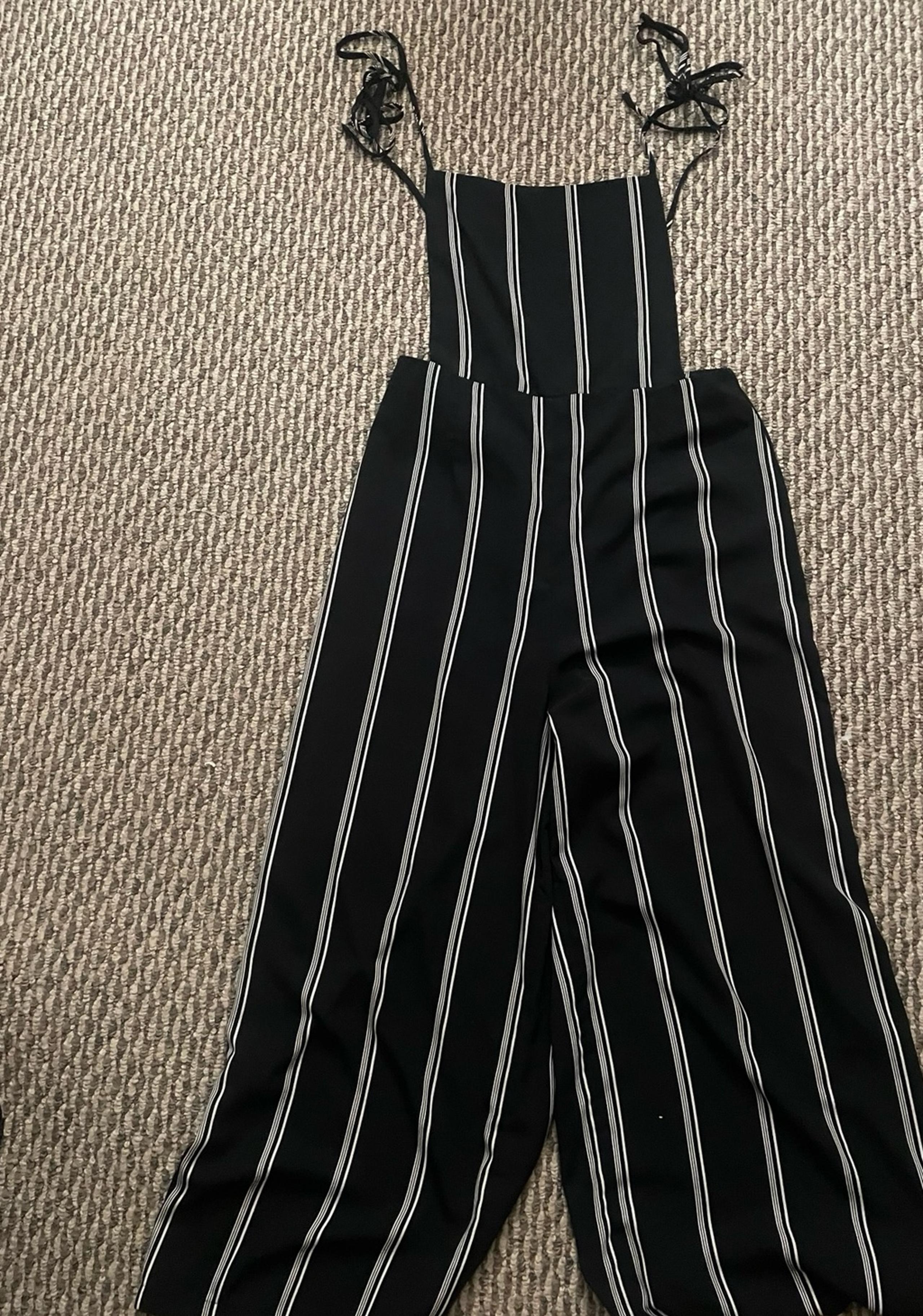 Forever 21 Stripped Jumpsuit Romper Womens size small