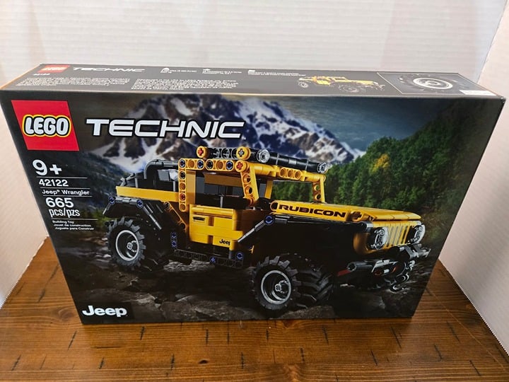 *Retired* New Sealed LEGO Technic Jeep Wrangler 4x4 Toy Car 42122 Building Kit