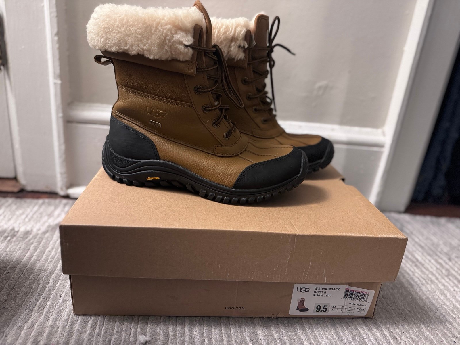 UGG Adirondack II Leather & Shearling Boot Size 9.5