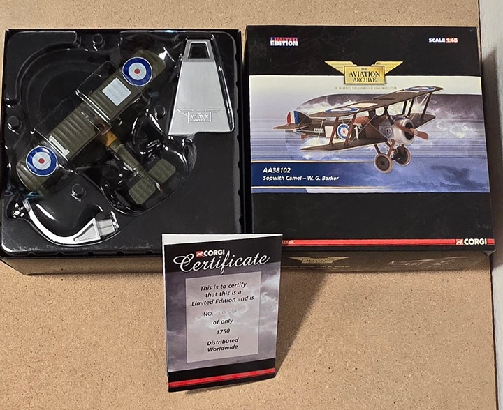 CORGI 1:48 Scale AA38102 Sopwith Camel - W. G. Barker WW1 British Fighter Plane