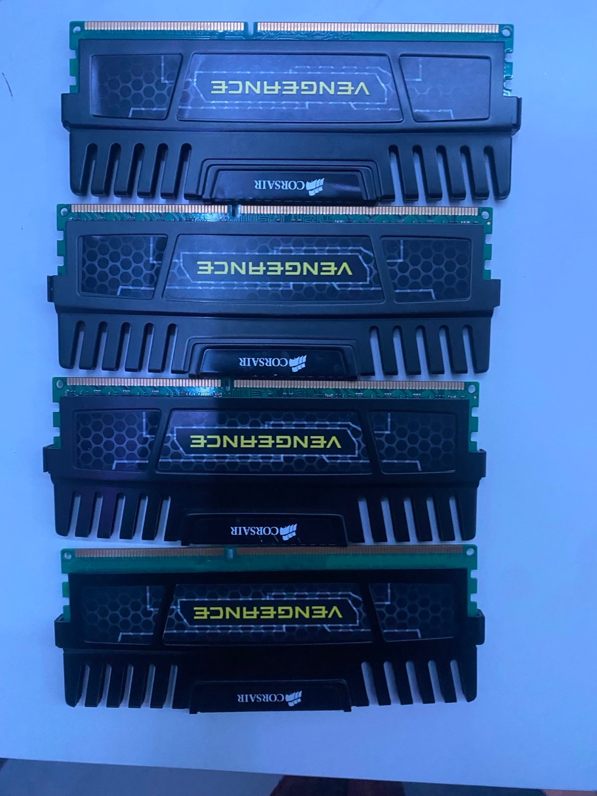 CORSAIR VENGEANCE 4GB RAM (x4)