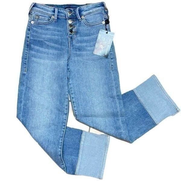 True Religion Starr Jeans Mid Rise Cropped Straight Button Fly Light wash