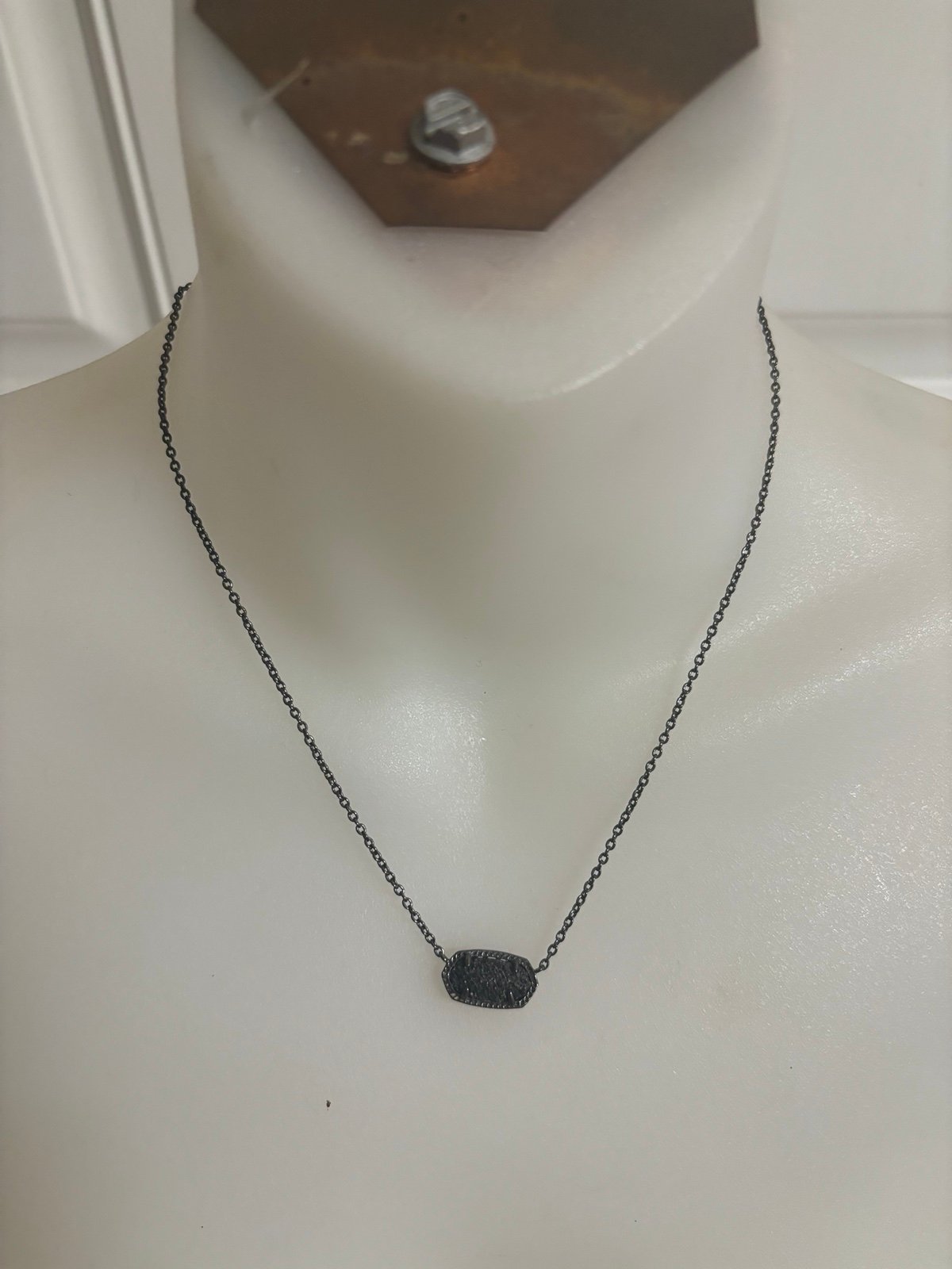 Kendra Scott Elisa Pendant 15” Necklace in Black Drusy. In EUC!