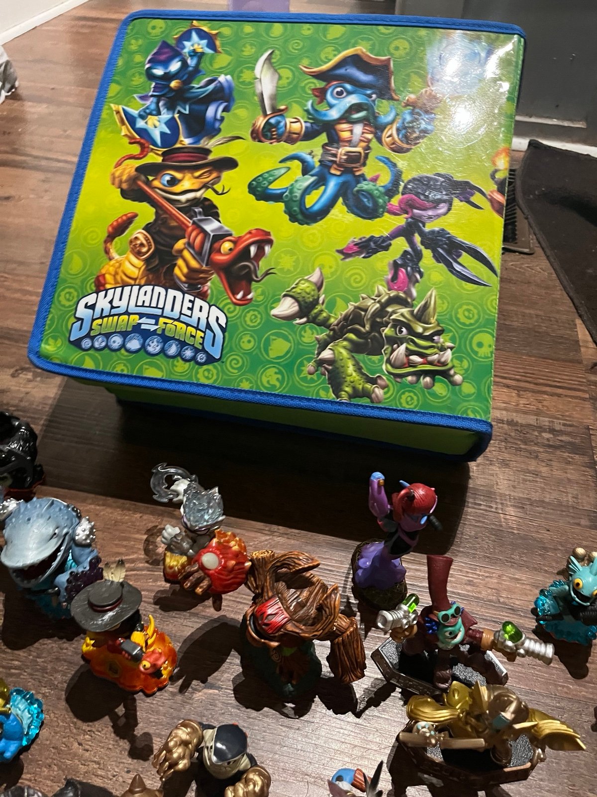 skylander swap -force case with 36 figures