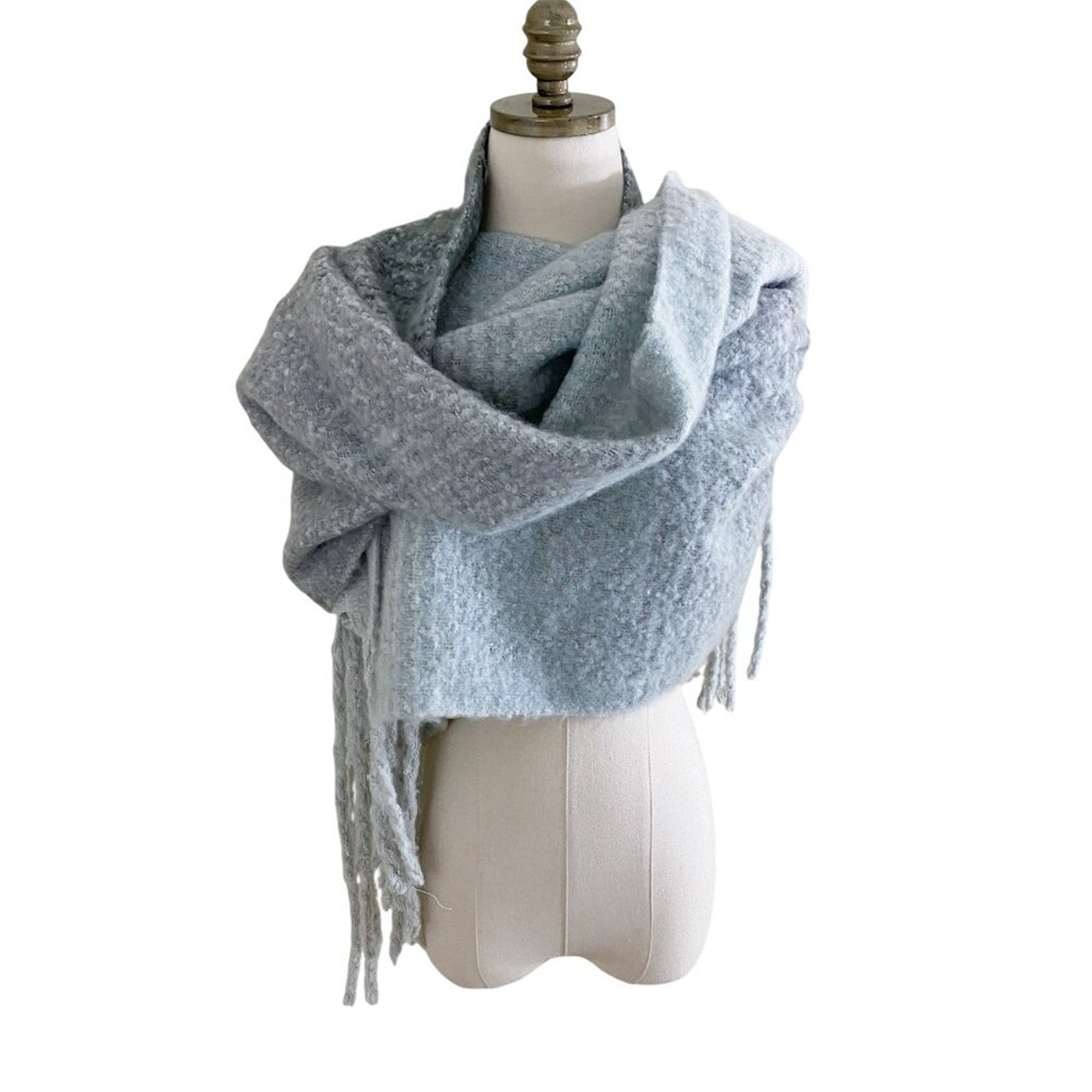 Mer Sea Ombre Gray Travel Wrap/Scarf Fringe Detail 100% Polyester EUC