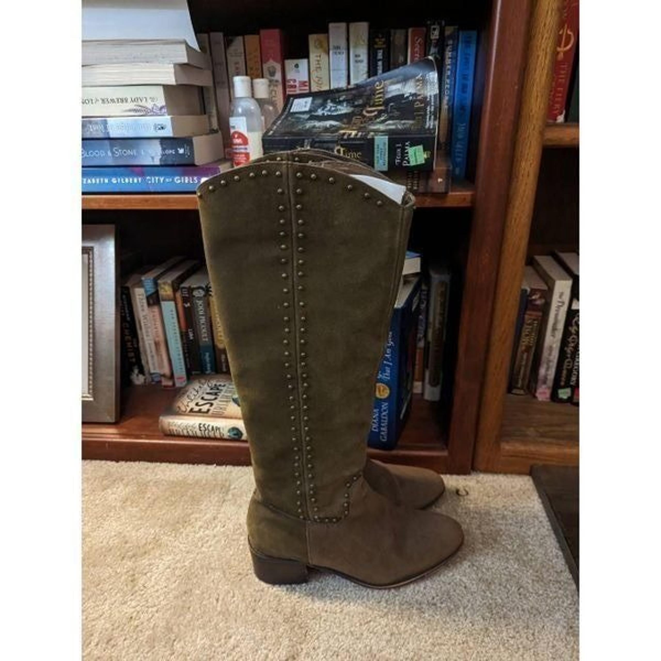 Twiggy London tall pull on brown suede boots studded sz 10 euc