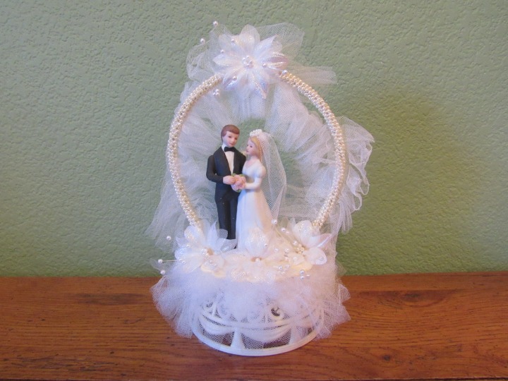 Rare Vintage Coast Novelty MFG CO Porcelain Bride Groom Wedding Cake Topper