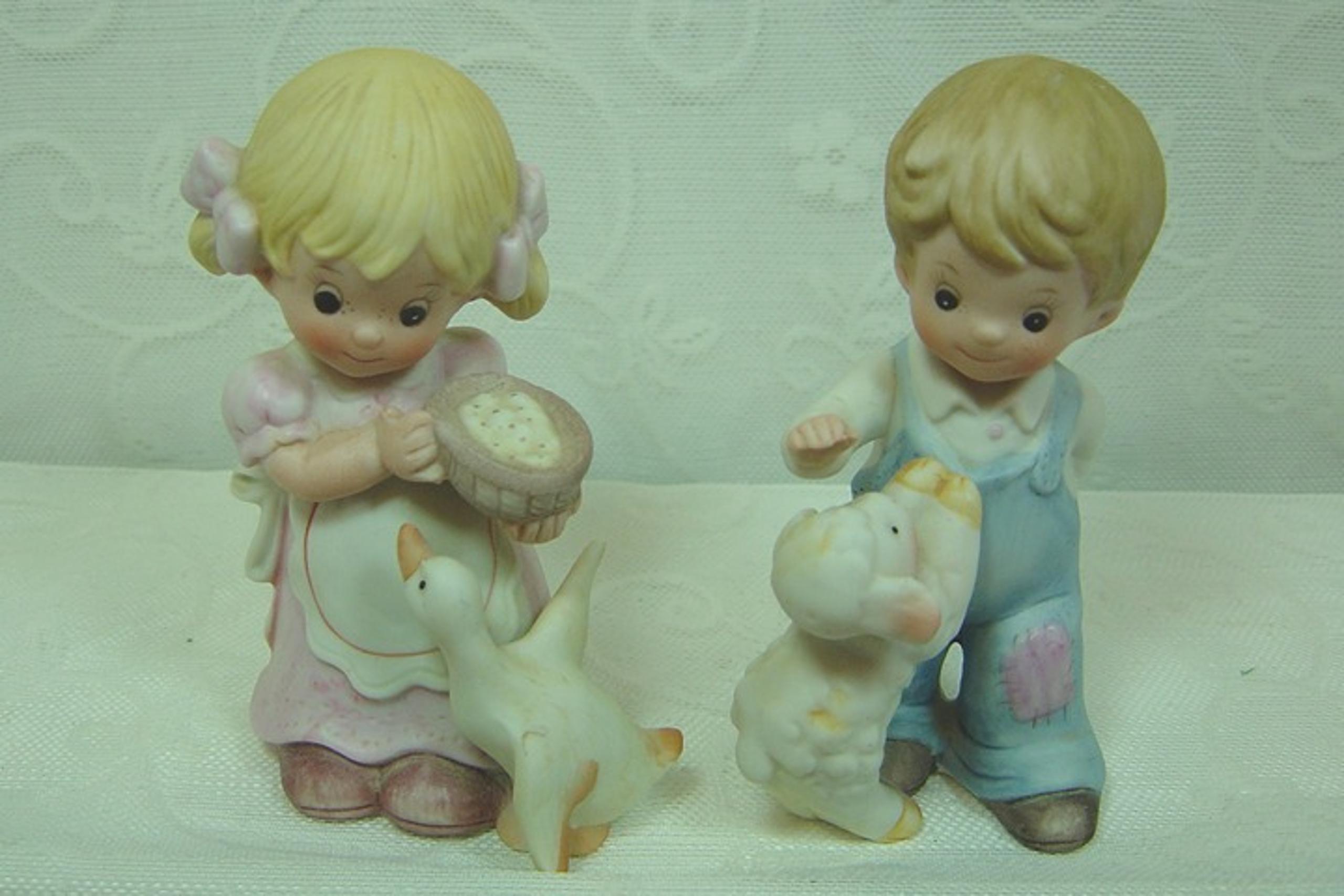 Homco figurines--#1449--boy & girl feeding animals - Hamco