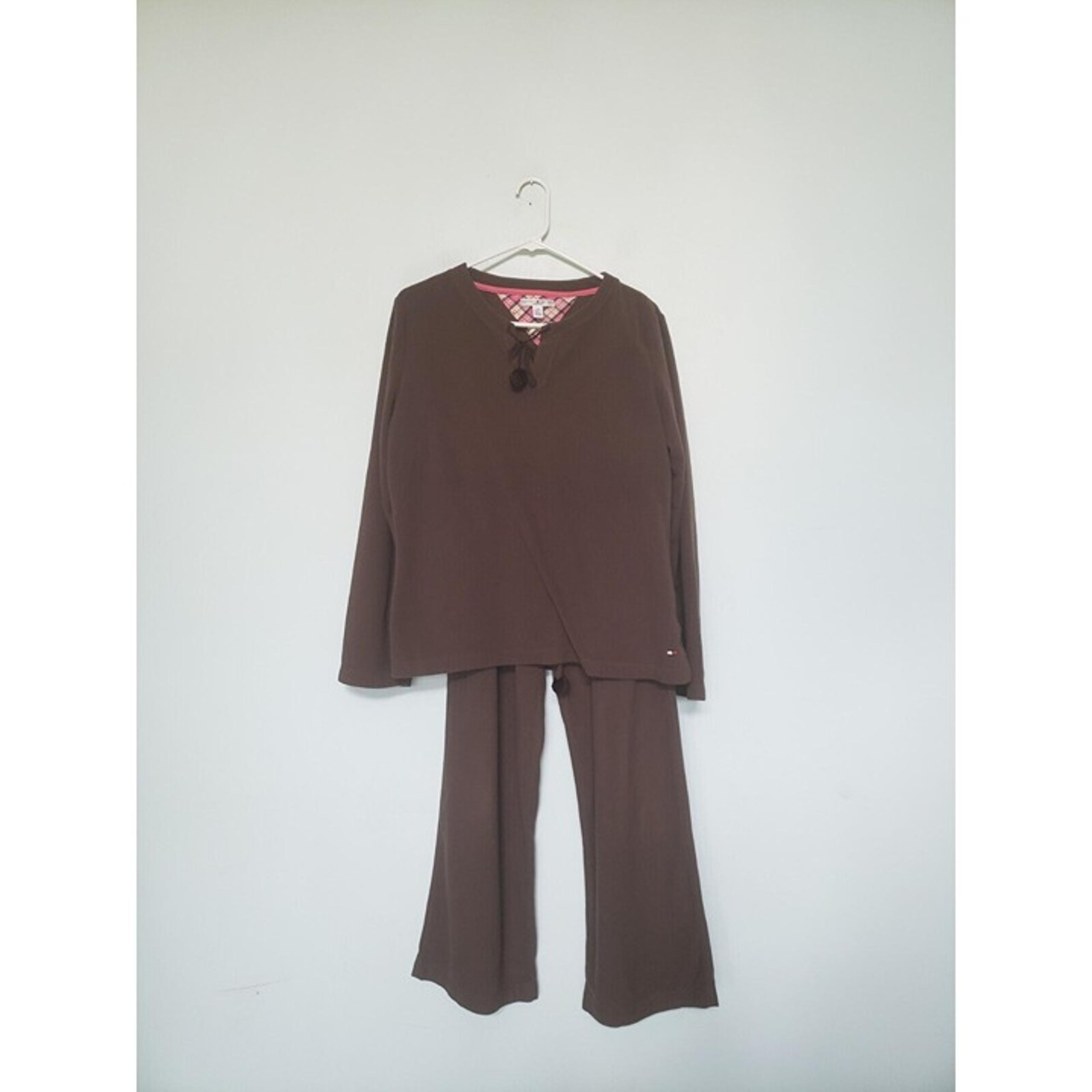 Tommy Hilfiger Womens L Top M Pants Pajama Set Brown Fleece Sleepwear Pompom