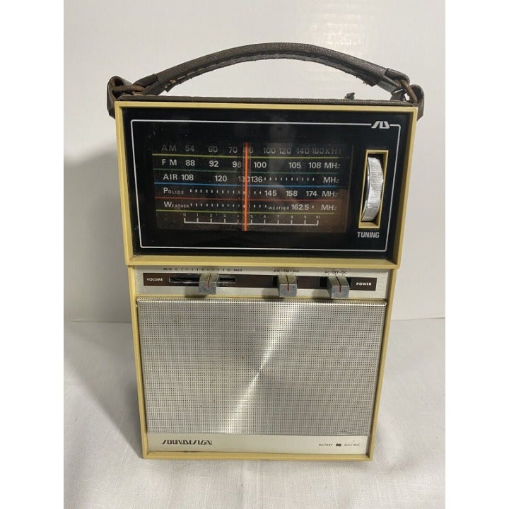 Soundesign 2422 Radio - 4-Band AM-FM-Air-Police Works