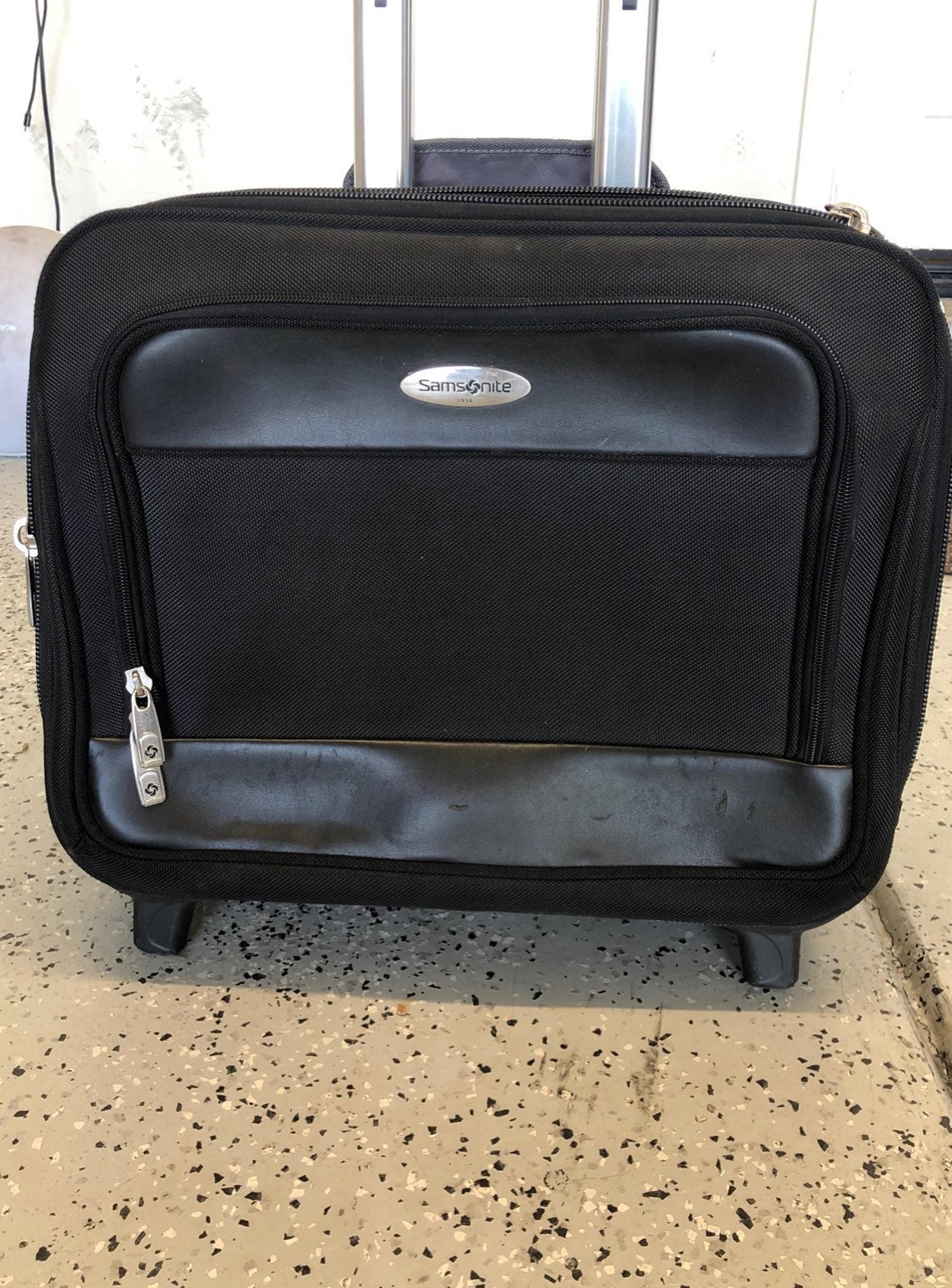 Rolling briefcase