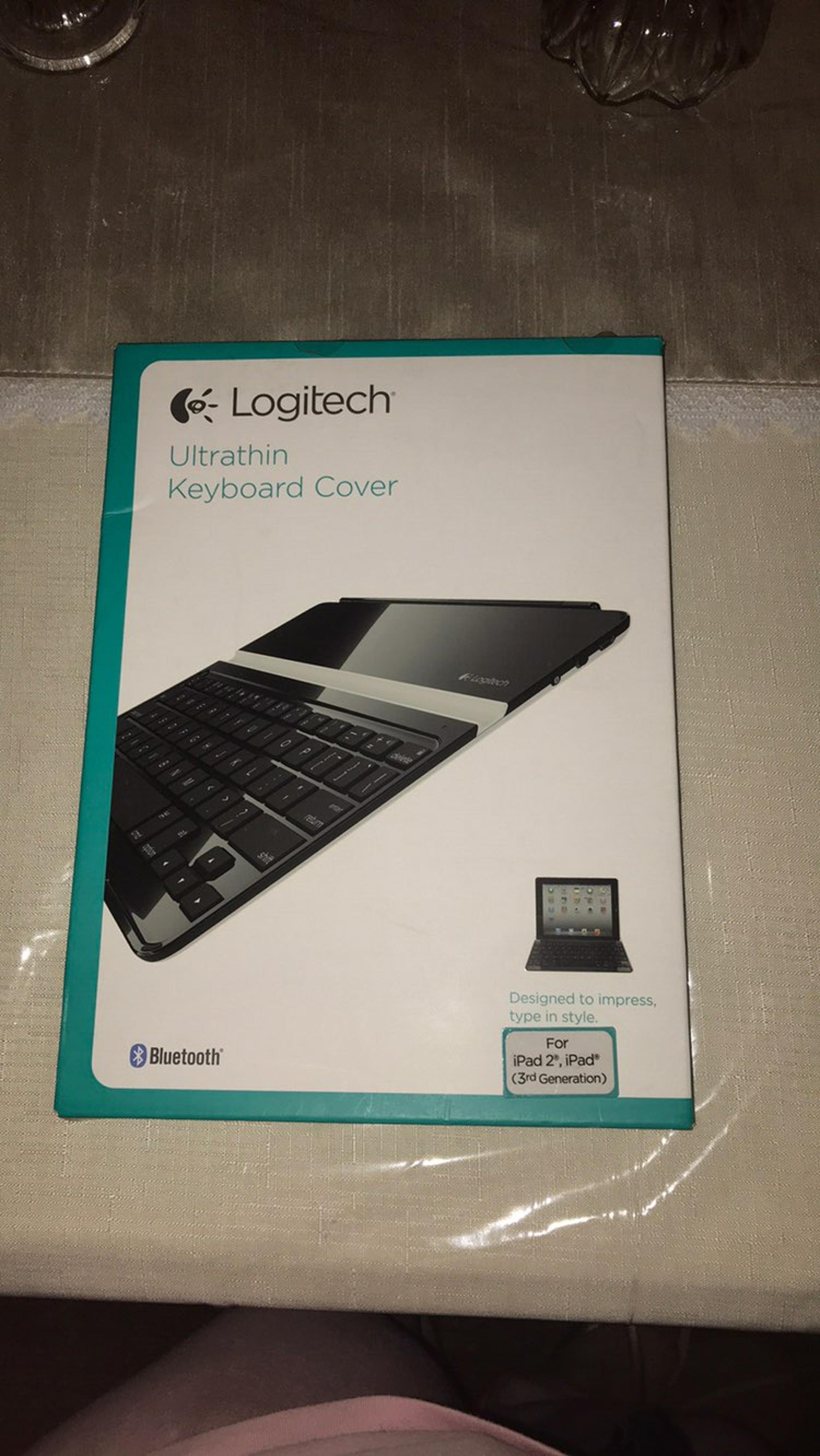 LOGITECH ULTRA THIN BLUETOOTH IPAD KEYBO
