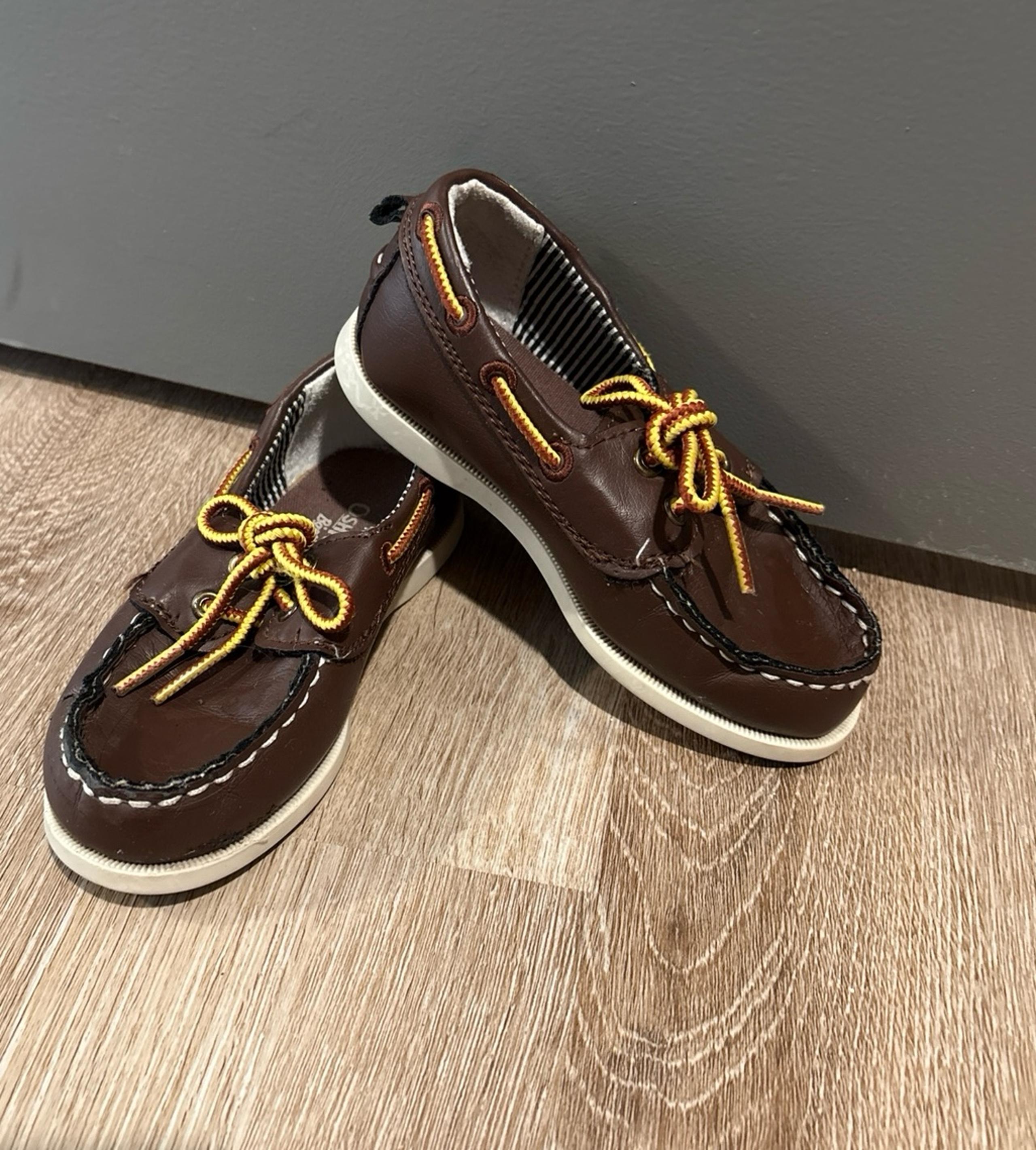 Brown OshKosh B’gosh Boat Shoes Little Kids Size 8