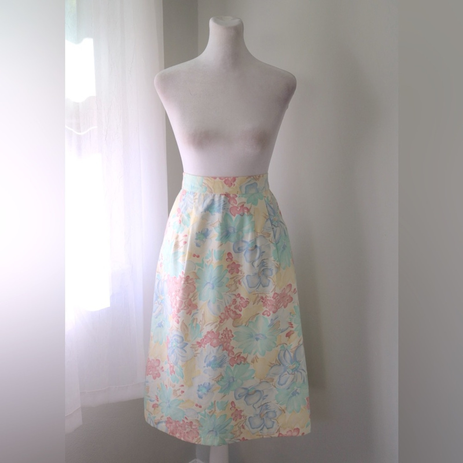 mid length skirts 70s