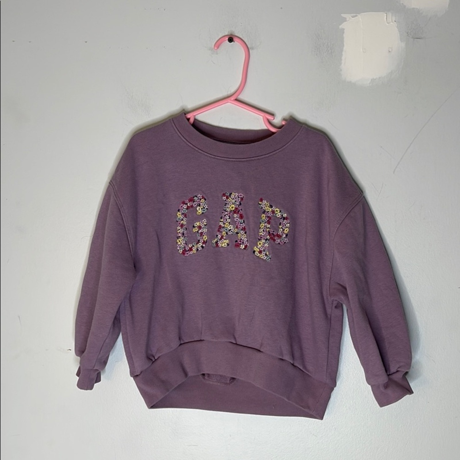 GAP Kids Purple Floral Embroidered Logo Cotton Blend Crew Neck Sweatshirt Sz 4/5