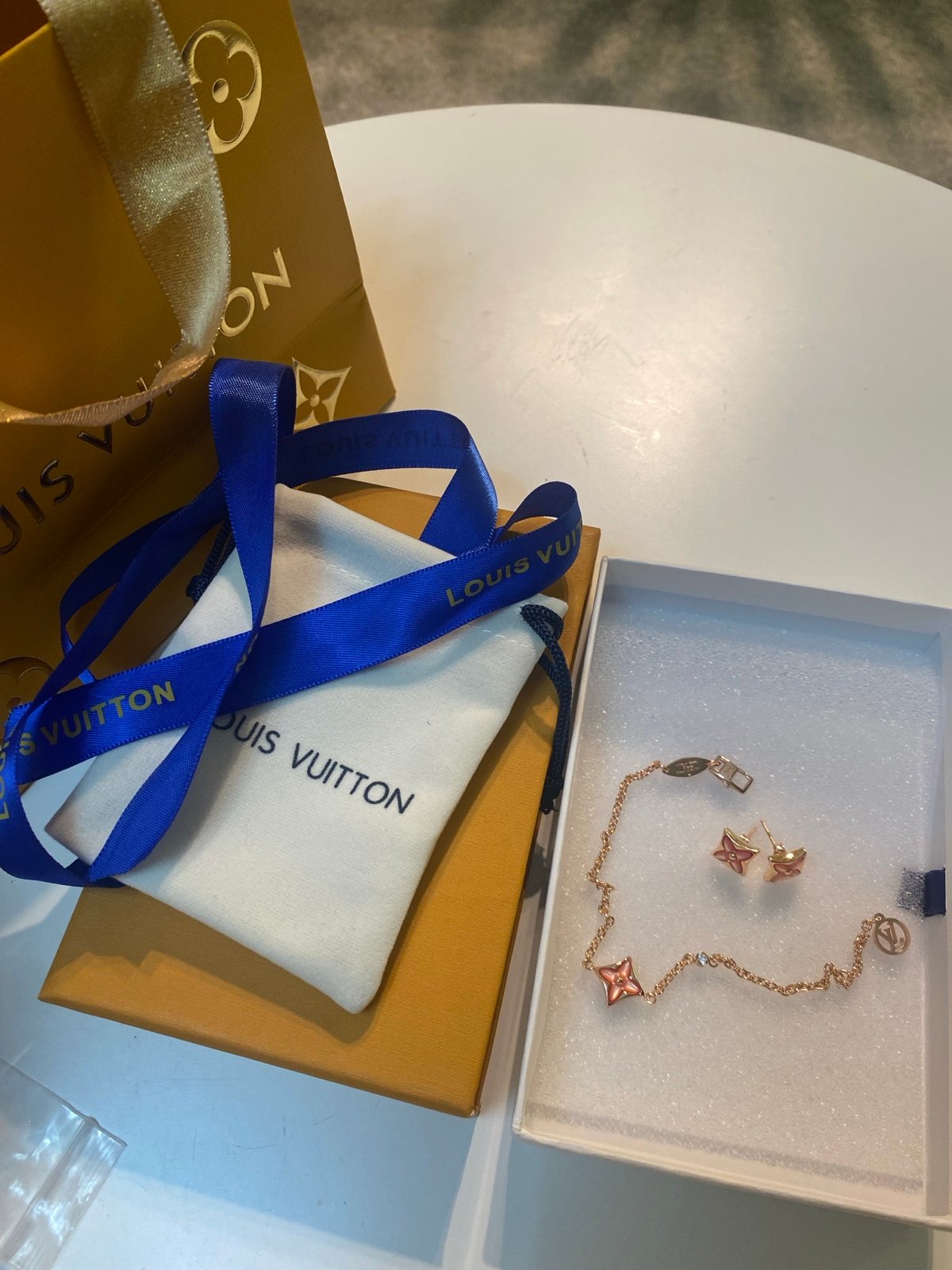 bracelet and earnings with box and bag Rose gold