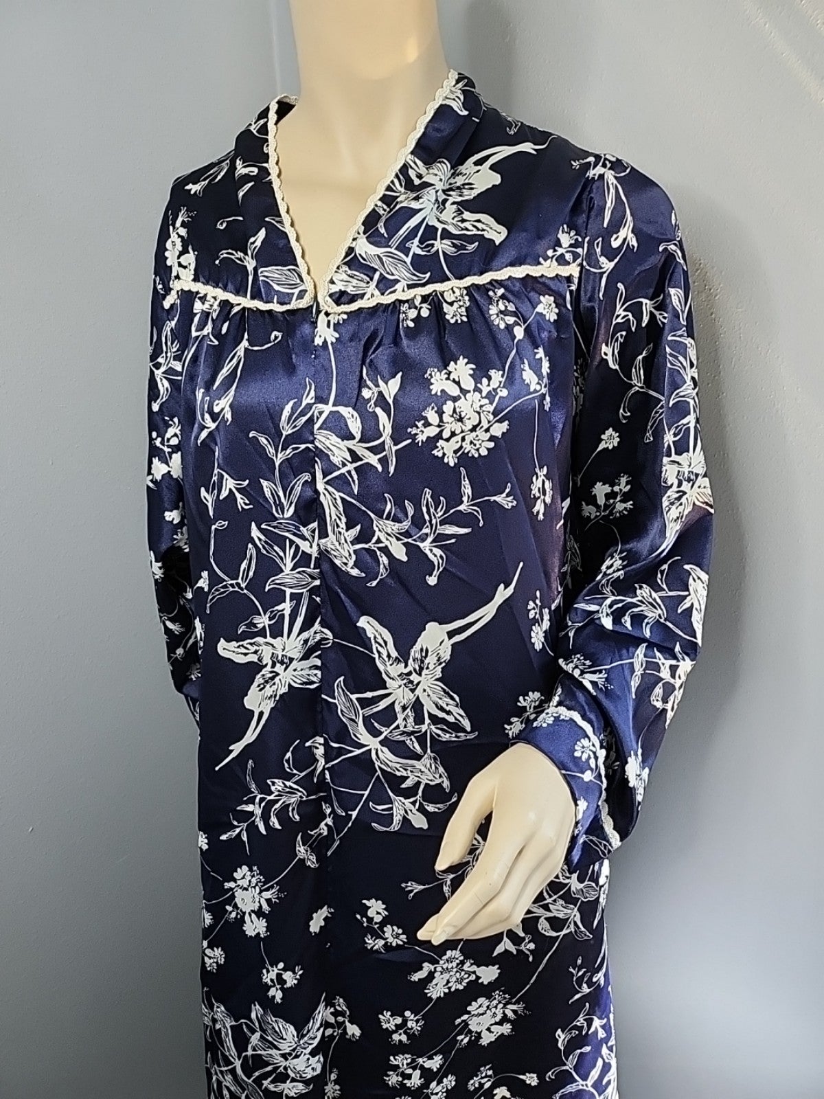 Christian Dior Floral Print Crochet Trim Robe