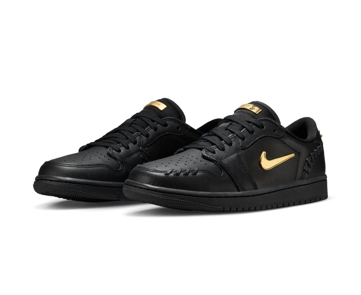 New W/Box Jordans 8.5 Women’s
