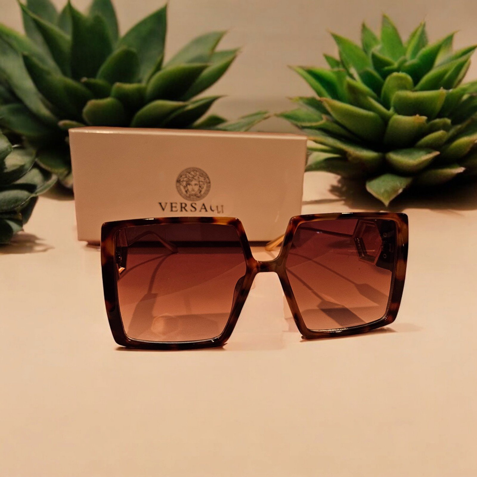 womans sunglasses