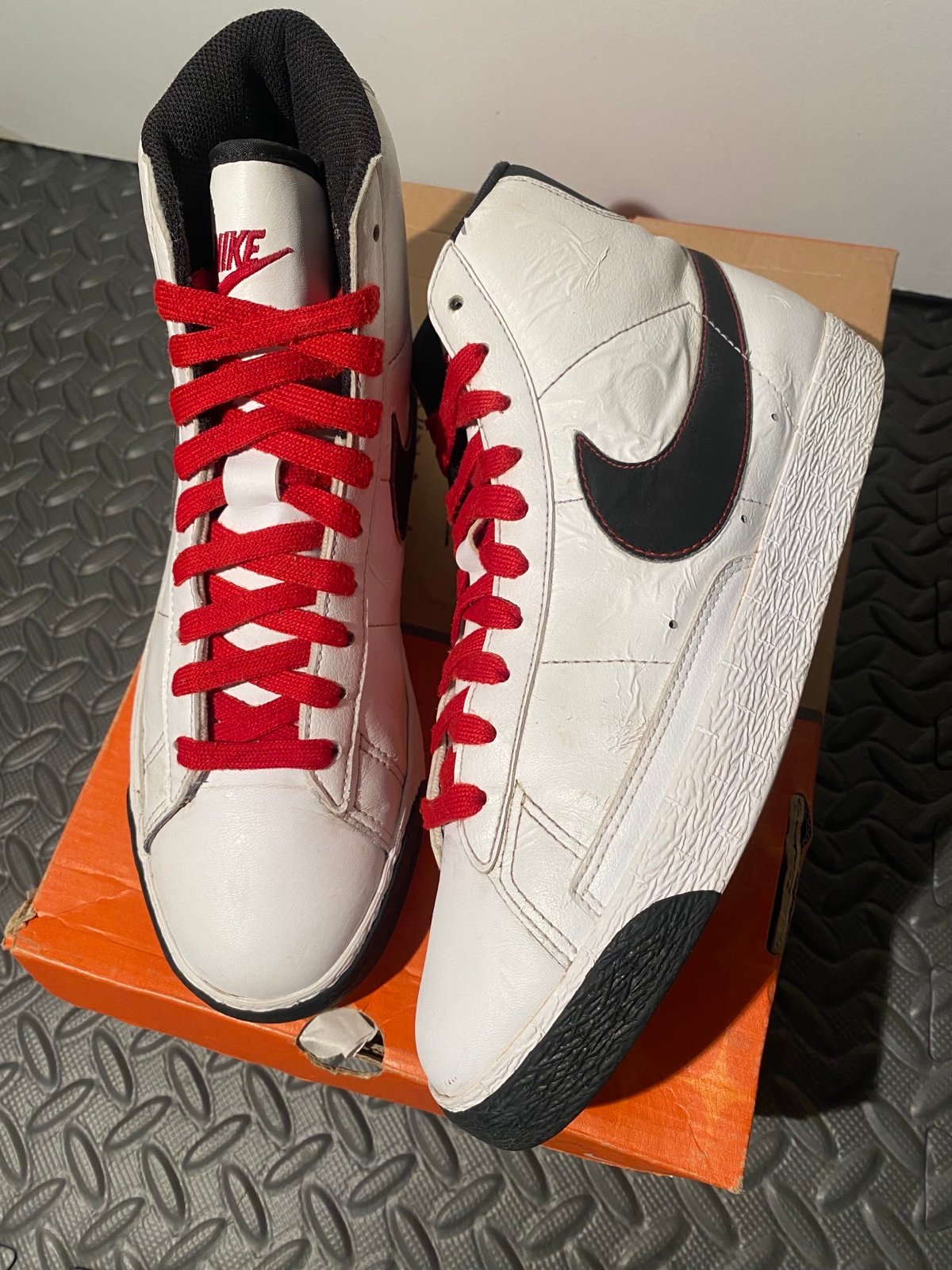 VINTAGE Nike Blazer Mid 2009 White Navy Blue size 7 shoes RARE