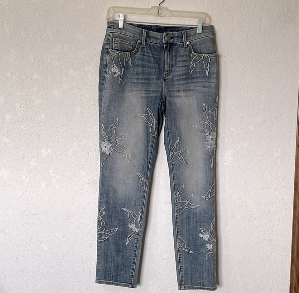 Chico's the so slimming girlfriend ankle jeans. Size 00