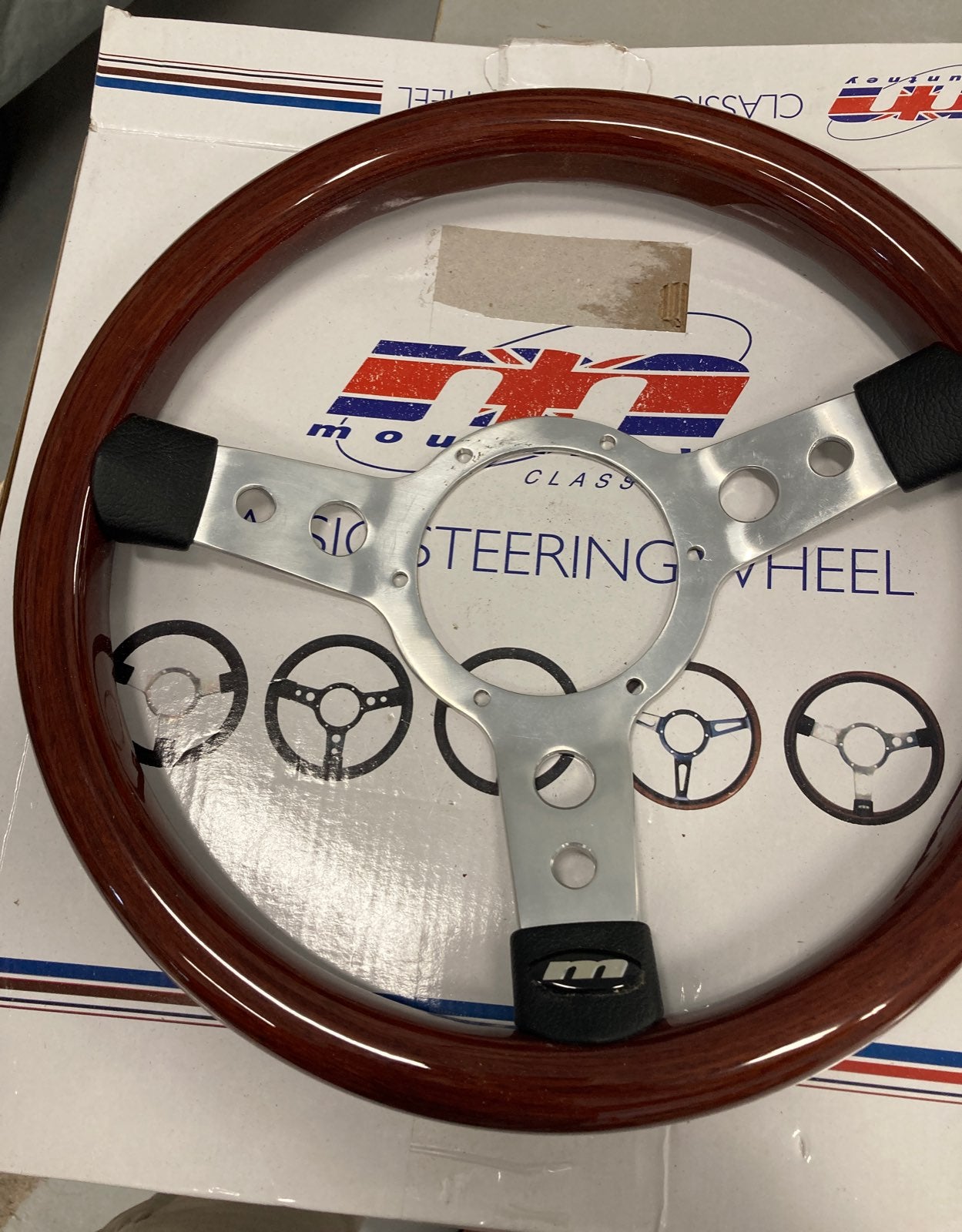 Steering wheel with diameter 13.5 inches