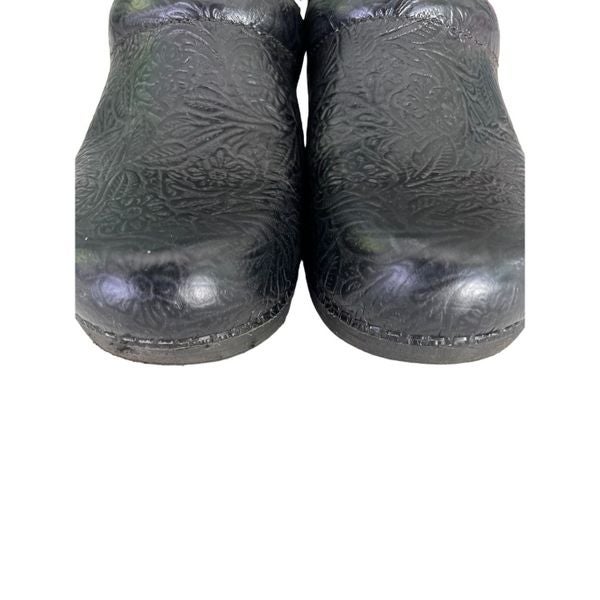 DanSko Women’s Shoes SZ 39 8.5 to 9 Black Floral Clogs