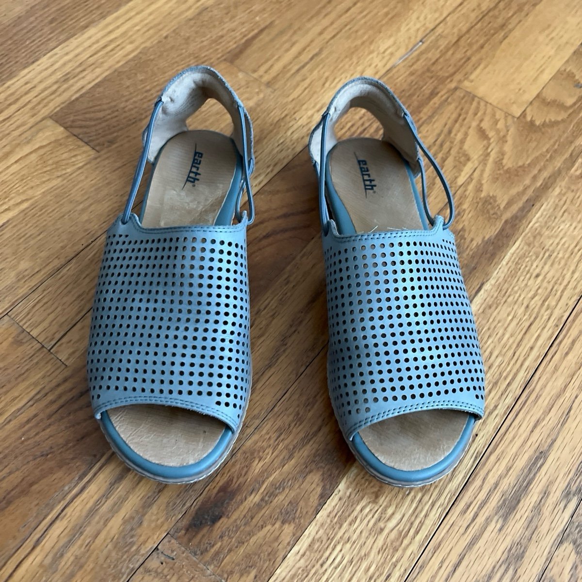 Earth shelly sandal clearance