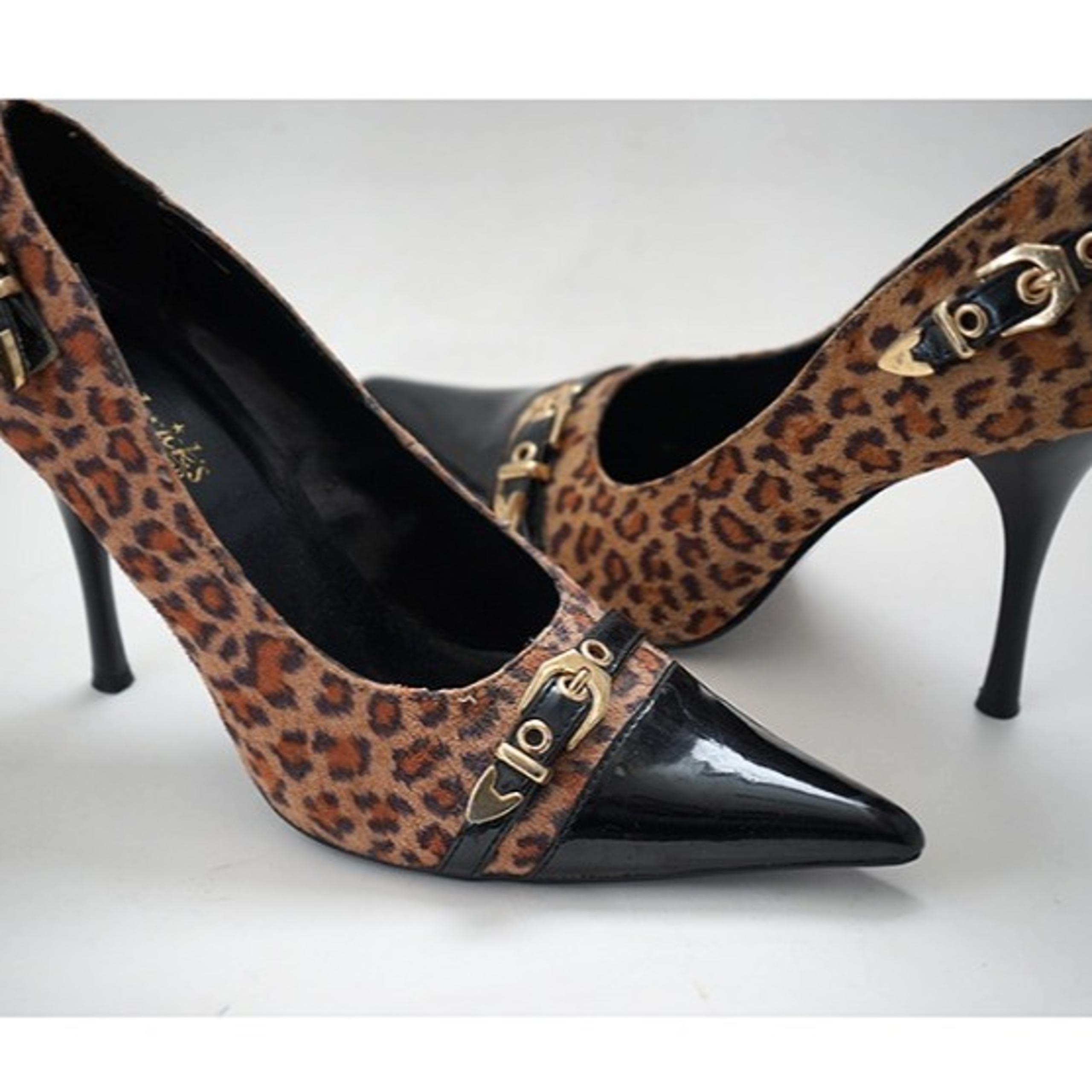 Fredericks of Hollywood leopard pumps
