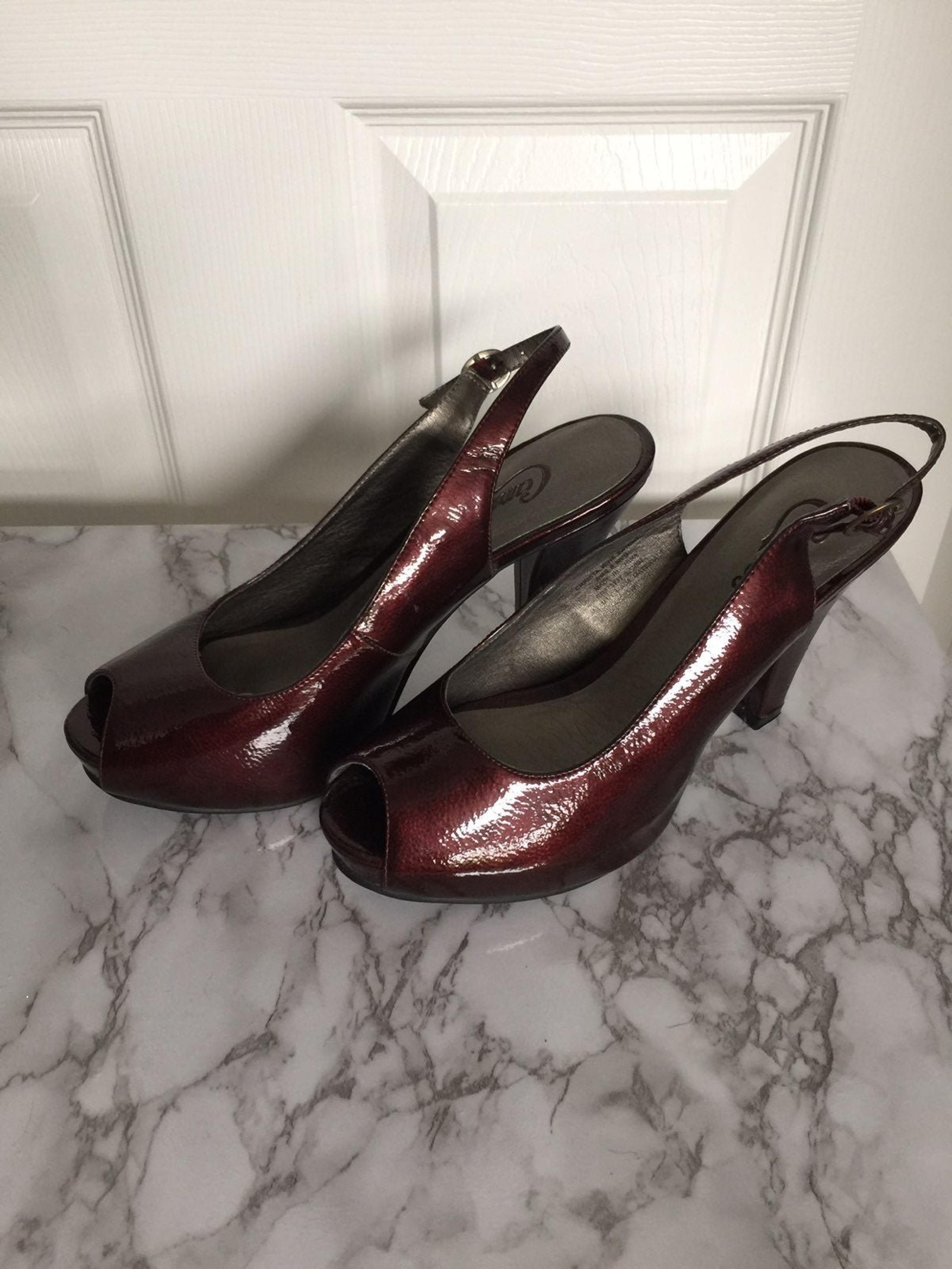 BRAND NEW womens size 8 open toed heels