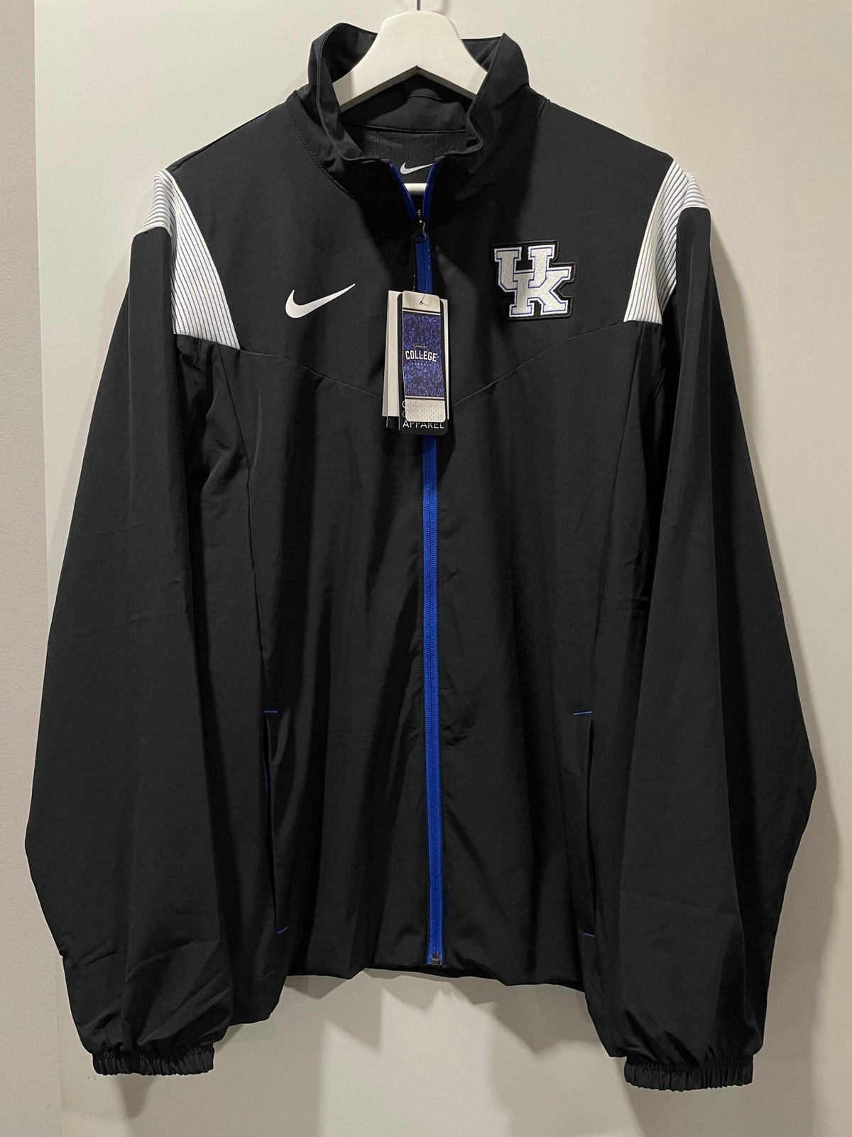 NWT! Mens Nike On-Field Kentucky Wildcats Black Woven Full Zip Jacket Sz. Medium
