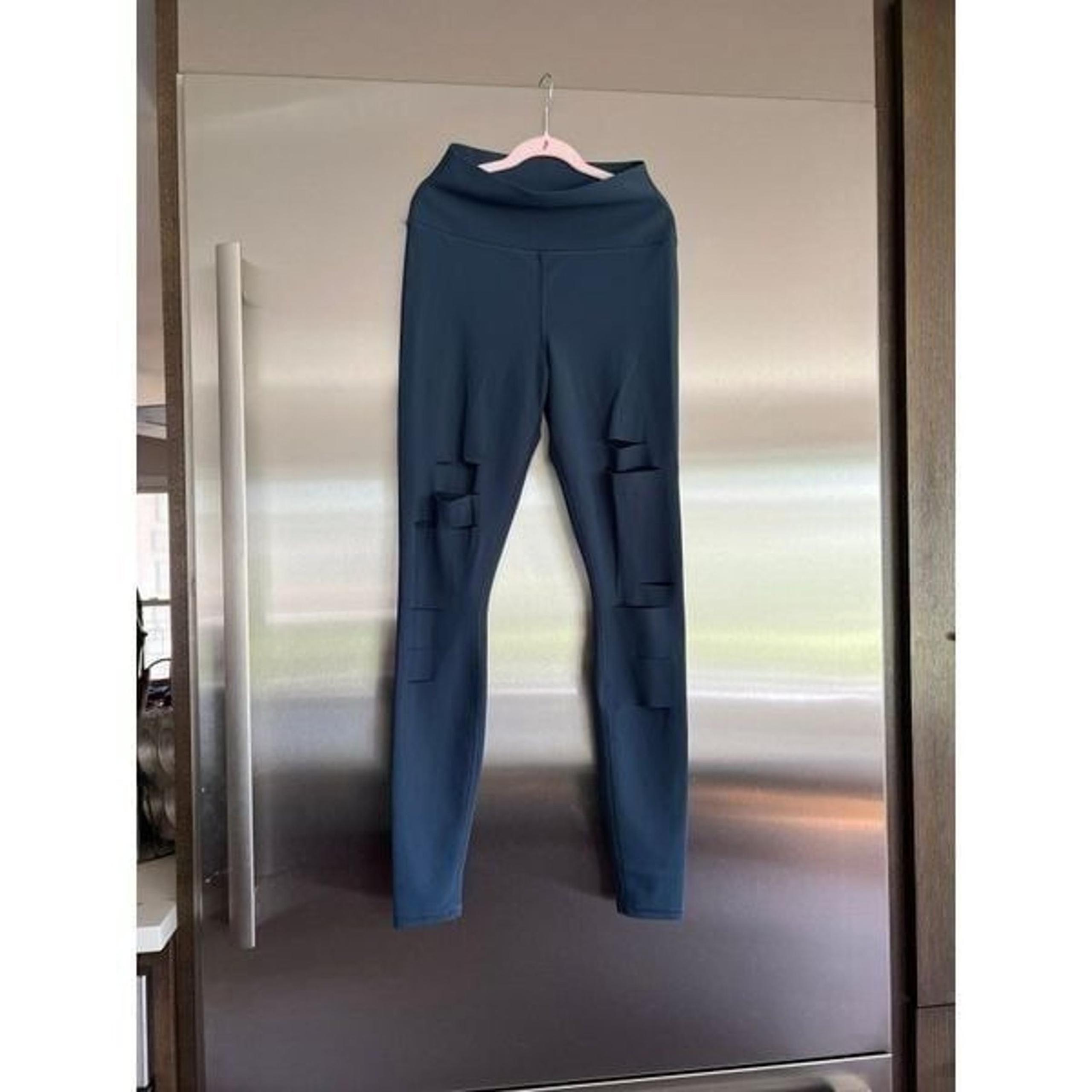 Alo Yoga Women's High Waisted Warrior Ripped Leggings Size Small Dusty Blue $125
