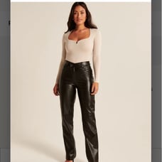 Abercrombie - Curve Love Criss-Cross Waistband Vegan Leather 90s Straight Pants